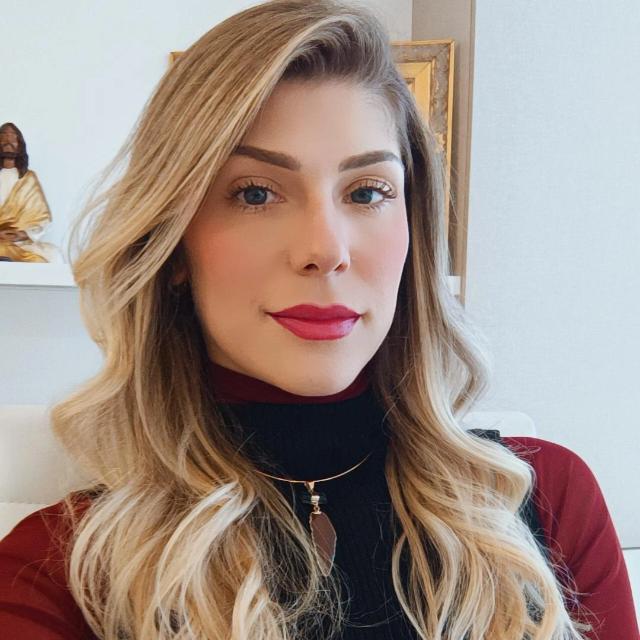 Dra. Caroline Langaro