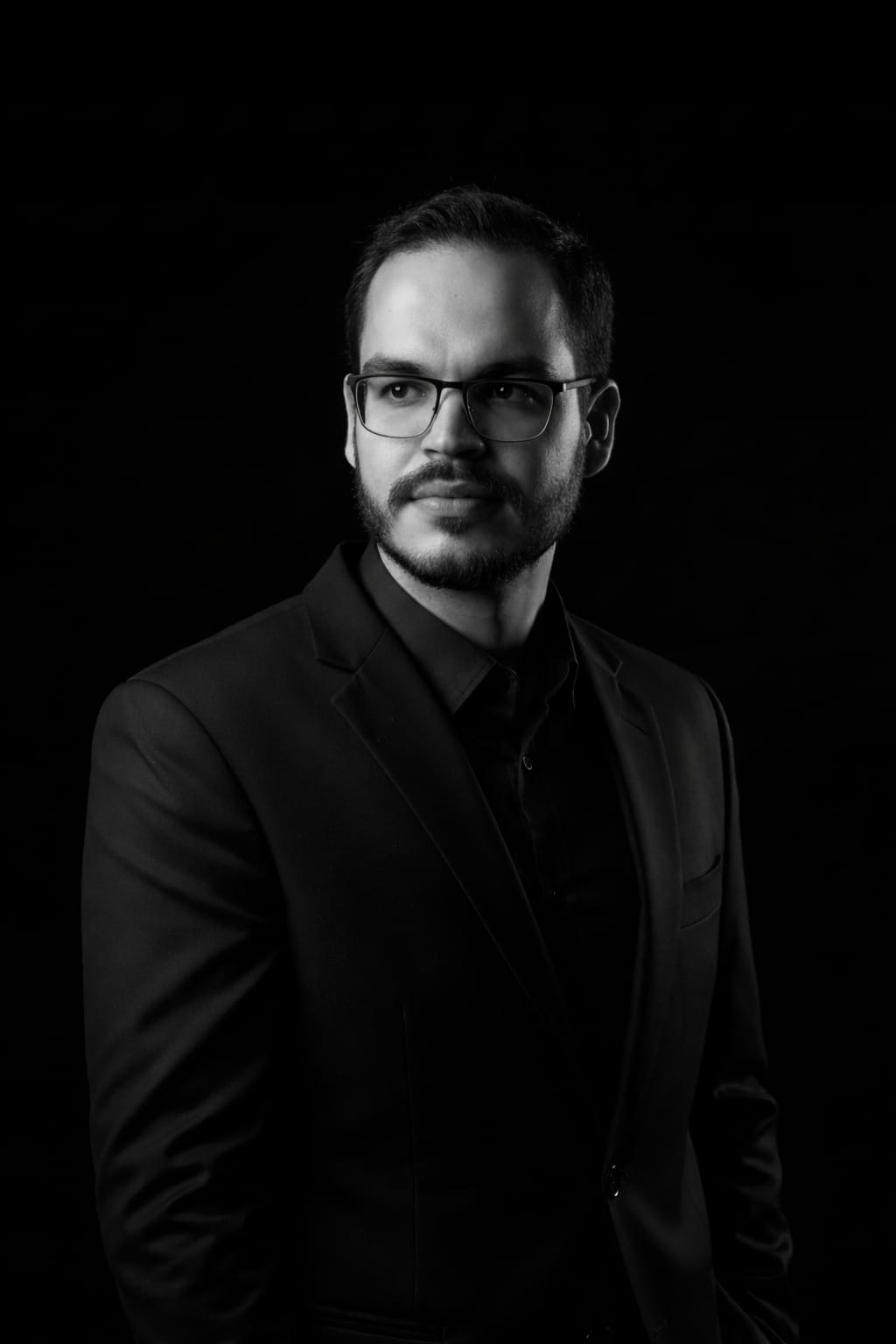 Perito Cirurgião-Dentista especilazdo em Implantodontia — Dr. Mark Alisson Estanganini