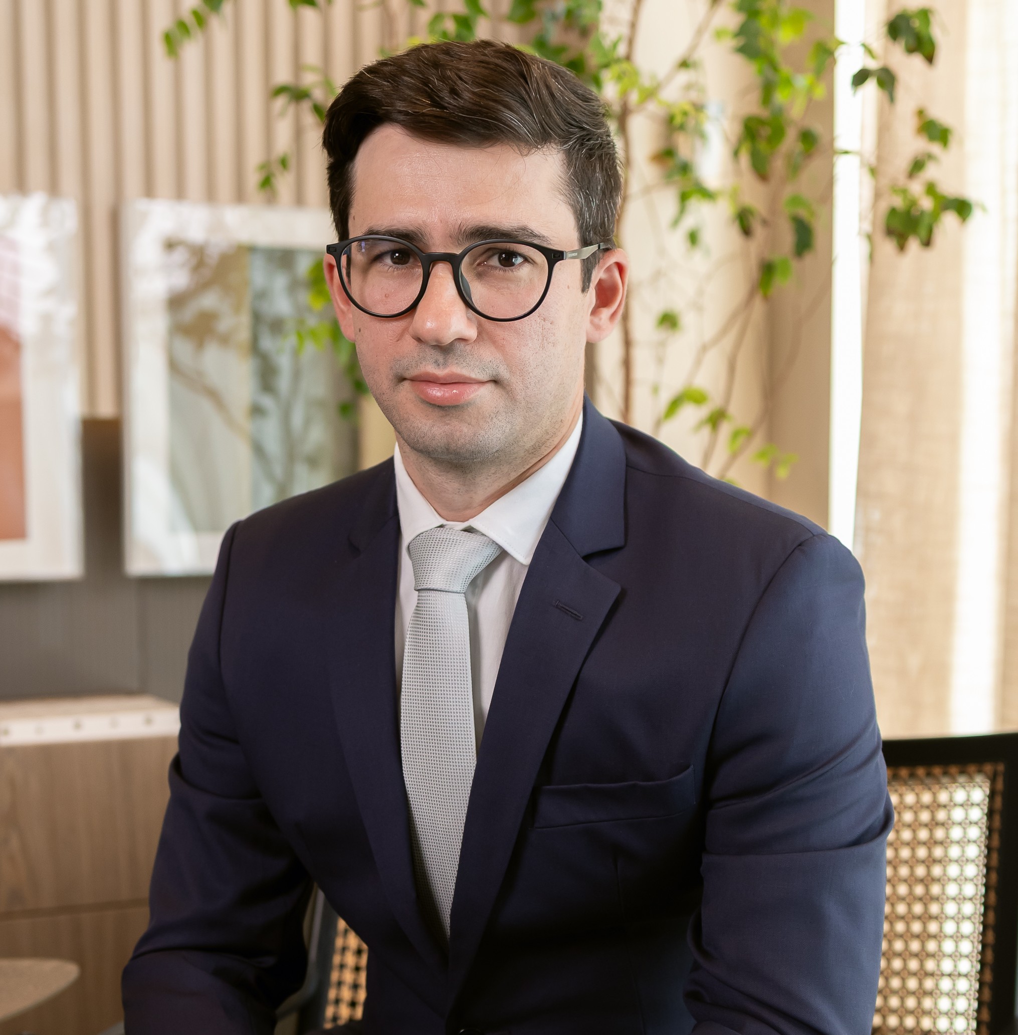 Perito Médico Cirurgião Geral e Cirurgião do Aparelho Digestivo, com área de atuação em Cirurgia Videolaparoscópica. — Raimundo Hugo Matias Furtado
